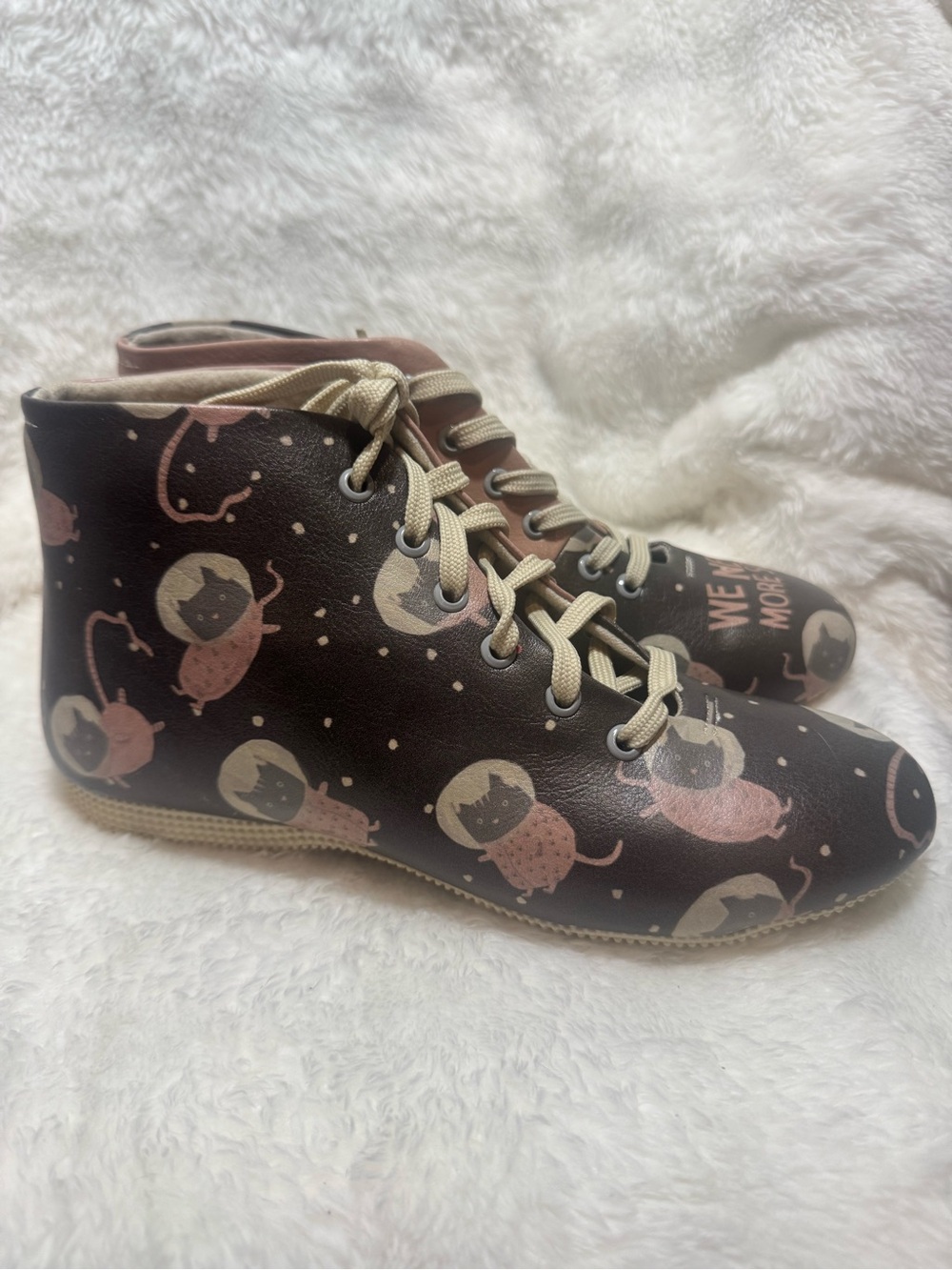 DOGO We Need More Space Cat Astronaut Boots EU 38
